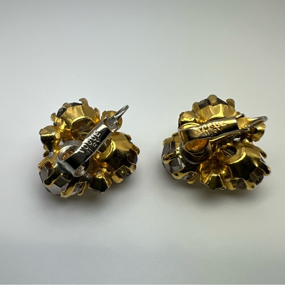 Vintage Vogue Cluster clip on Earrings - Picture 2 of 3